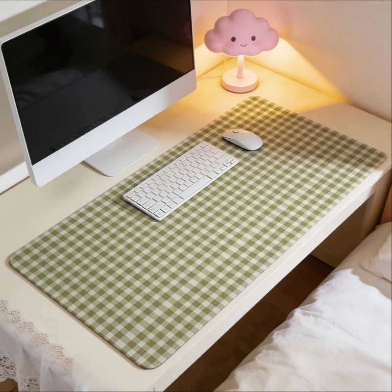 Office Desk Tech Accessories - لوحة ماوس بتصميم مربعات خضراء زيتونية